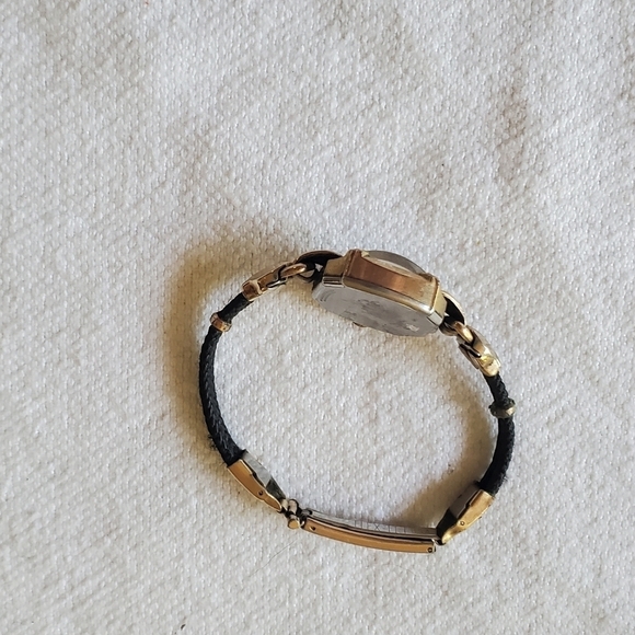 Helbros Vintage Womens Bracelet Swiss Watch with Original Band - Picture 3 of 8